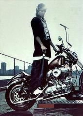 kill just love tom:este unu dintre cei mai mari criminali shi rivalul moarte chris.vrea prindda