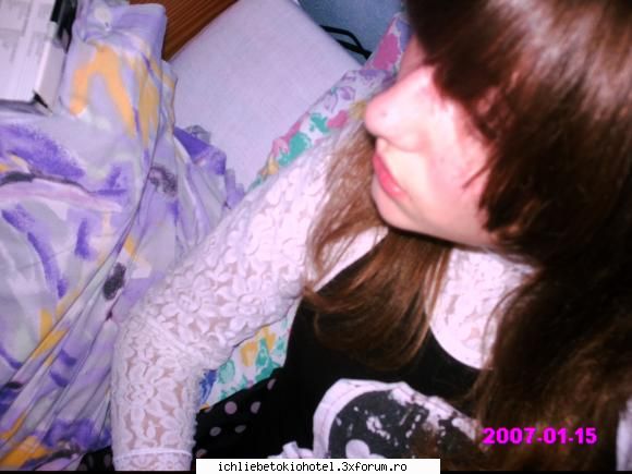 pozele noastre... aia ochelari:d toti zis ochiul meu)da love ever...oh cate calitati ascund:|. ash