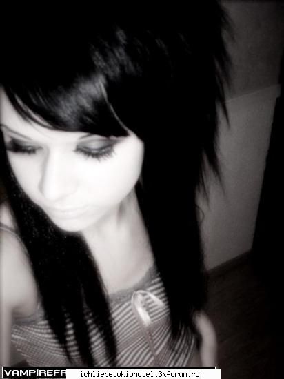 next poze emo