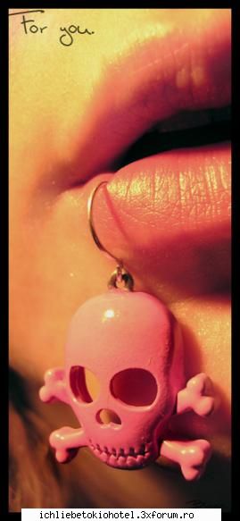 observat emo etsi emo daca macar accesoriu hello kitty ღ^~*AdmInIstraToR*~^ღ