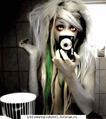 poze emo cine vbeste frumos?? &nbsp; zombie nui emo doamne prea urata... ღ^~*AdmInIstraToR*~^ღ