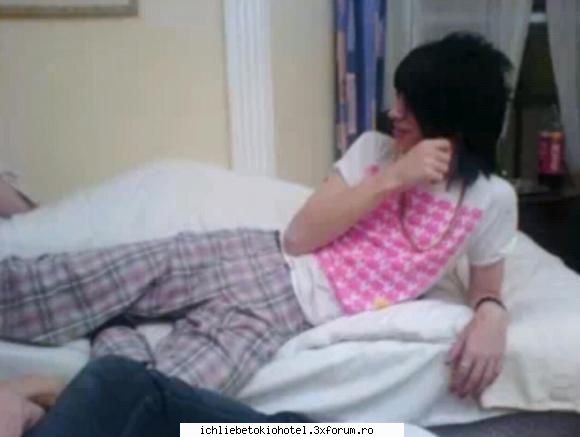 sam llansing aici isi batea jok imbracat hainele ei..este faza tube ღ^~*AdmInIstraToR*~^ღ