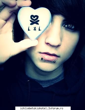 alex evans imiiii place preaaa multam modificat vine laura laura una din cele mai bune prietene ale ღ^~*AdmInIstraToR*~^ღ