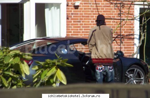 si`tzi ei un bmw ca a lu` bill de 111,50o euro :rotfl: 
si eu atunci conduc maisna lu tata =( -si'a