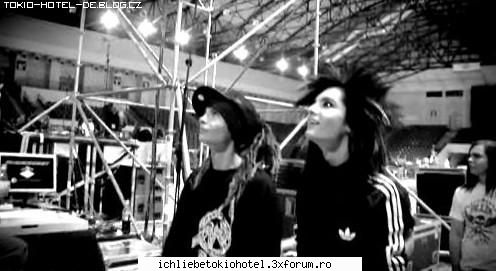 deiner seite(ich bin da) keiner weiss, wie ist dir da, der dich tag war dunkel, und allein.du ღ^~*AdmInIstraToR*~^ღ
