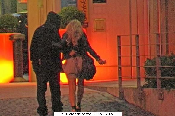tom und chantelle amuza poza asta,desi cine stie zik ca&nbsp; chantelle duce vale tom prinde cumva