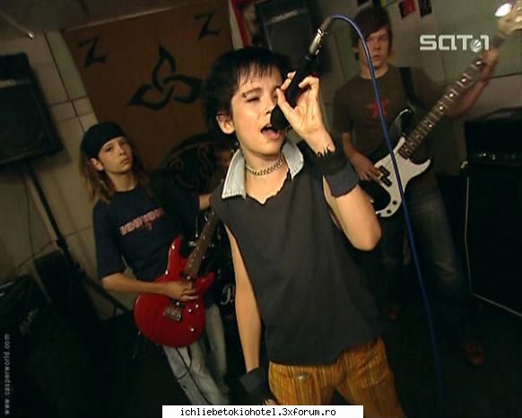 poze... bill...cu tlfu mama))ia tom..ce moak orfan are)))))