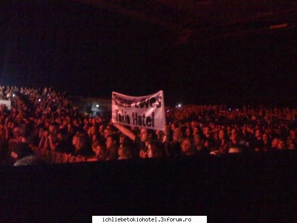 proiect tokio hotel romania baietii primit cadoul din partea romaniei vazut bennerul romania loves