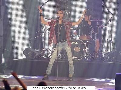 tokio hotel singapore mi-ar placea genul asta, dar stiu daca-i chiar