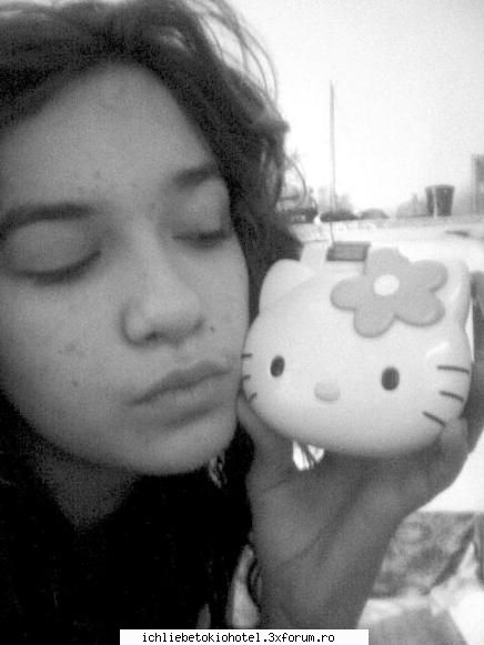 pozele noastre... uite'ma acum obsesie asta hello kitty