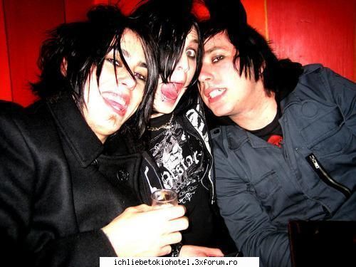 escape the fate omar espinosa( voce+ chitara nuj care )->e ultimul din ronnie 2lea max:x