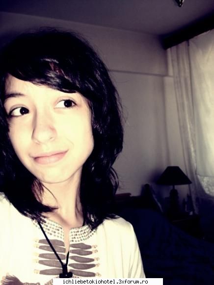 :rotfl: 
bianca are 17 ani iar surioara ei 12 va face 13 `.bezt friendz.`