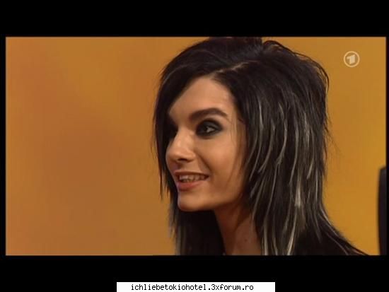 bill kaulitz este emo? uitatziva mah voi ingerasul asta mic..cum poate fie emo..deja mam saturat imi