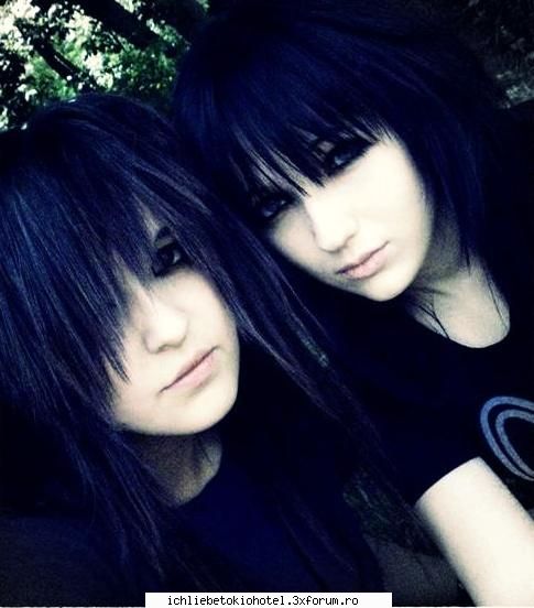 Alti frenzi^^ - uhhh ce sweeety e... my bff atena si laura (cutzu) - ღHallo!!ღ