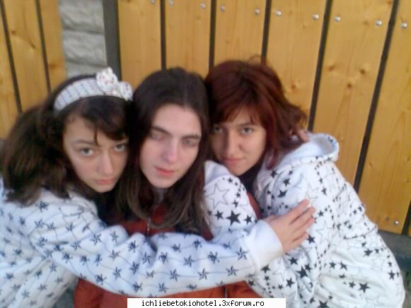 Alti frenzi^^ - somea cea roscata andra varamea mijloc si andreea - ღHallo!!ღ