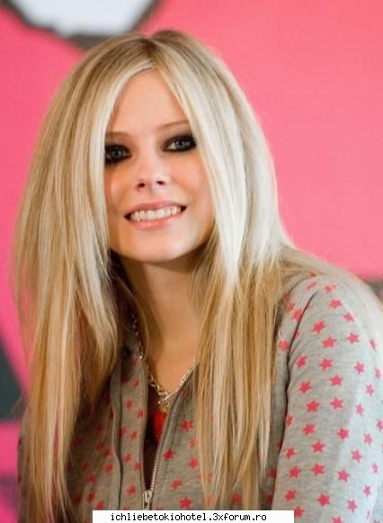 Avril Lavigne - E draguta. Imi place cum se imbraca si imi plac - ღOther Bandsღ