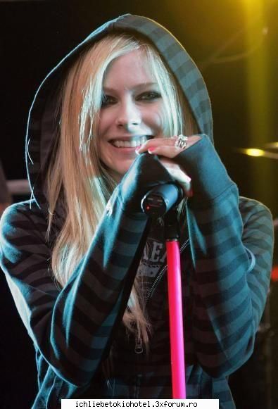 Avril Lavigne - roxy - ღOther Bandsღ