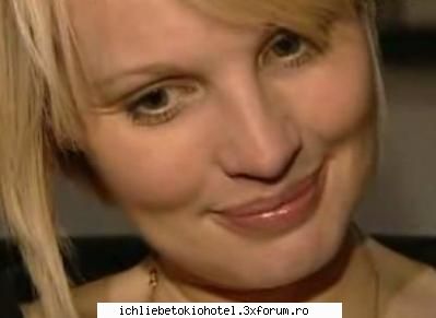Despre noi. - Am o intrebare Deea... Ai vazutho pe mama - ღHallo!!ღ