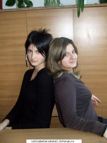 Pozele noastre... - cu o colega de a mea fuarte buna:X la poza de - ღHallo!!ღ