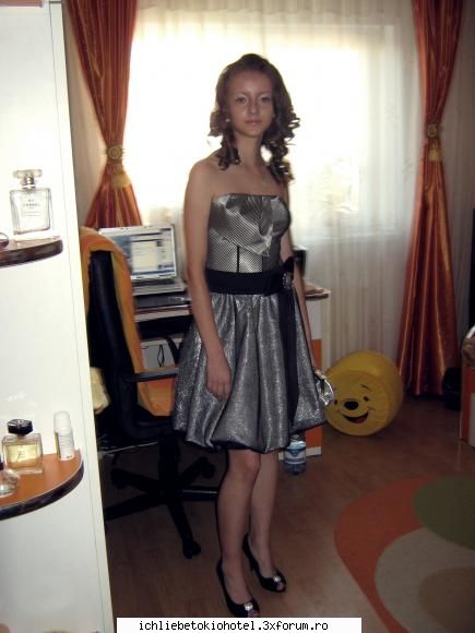 Pozele noastre... - merci... pun una facuta cu rochita acasa ca mi`e - ღHallo!!ღ