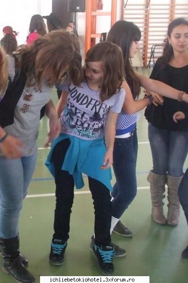 Pozele noastre... - Ehh, �n poze sunt intr-un fel. Dar nimeni dec�t - ღHallo!!ღ