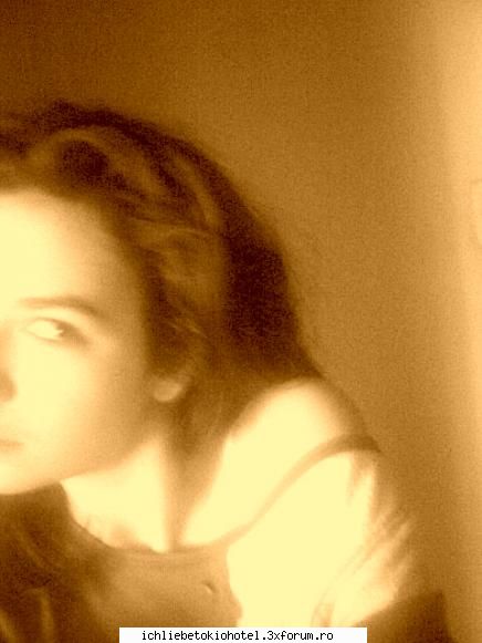 Pozele noastre... - Eu.... poza artistica cica.... e uintr'o - ღHallo!!ღ