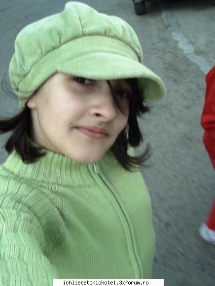 Pozele noastre... - heeey !! poza cu verde... fundal cu verde...=)) - ღHallo!!ღ