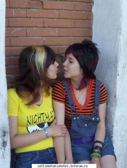 Pozele noastre... - thx..fetelor eu mai am poz e da nu`mi plac.. mai - ღHallo!!ღ