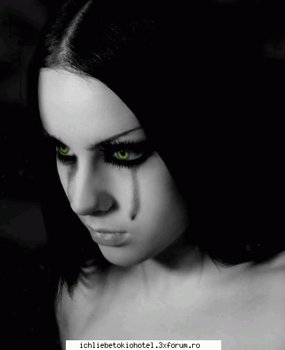 Reptile mai presus de oameni - L: Trebuie sssa le imbracati�..ce vi - ღFicurile neterminateღ