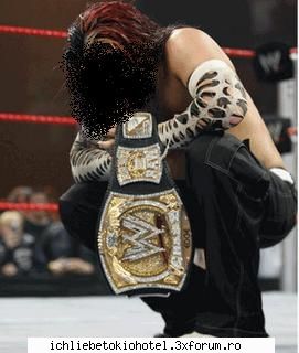 Who is it`? - Indicii - este wrestler - este preferatu meu - ღPlayღ