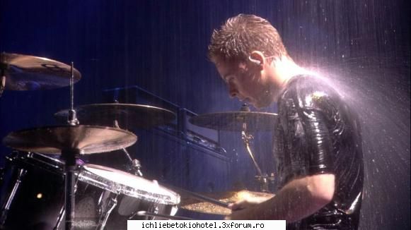 gustav descultz... - "Deseori cant pe scena cu bustul gol . Ceea ce nu - ღGustavღ