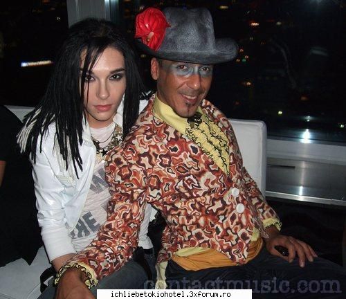 picture about bill...... - m-am tampit eu sau asta sta cu mana pe piciorul - ღBillღ