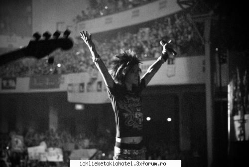 picture about bill...... - aici e regele vostru..inkinati-va! - ღBillღ