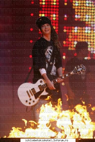 picture(funny) - Si acuma o au luat foc fanele..au izbucnit in - ღTomღ
