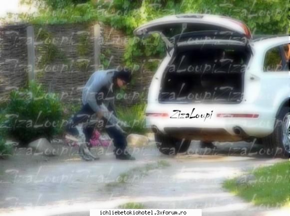 picture(funny) - cutu mic incearca sa bage pe Tom in masina - ღTomღ